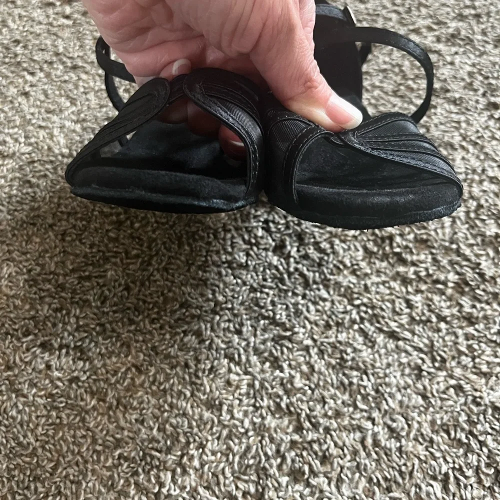 Elegant Black Strappy Women's Shoes - Picture 5 of 7
